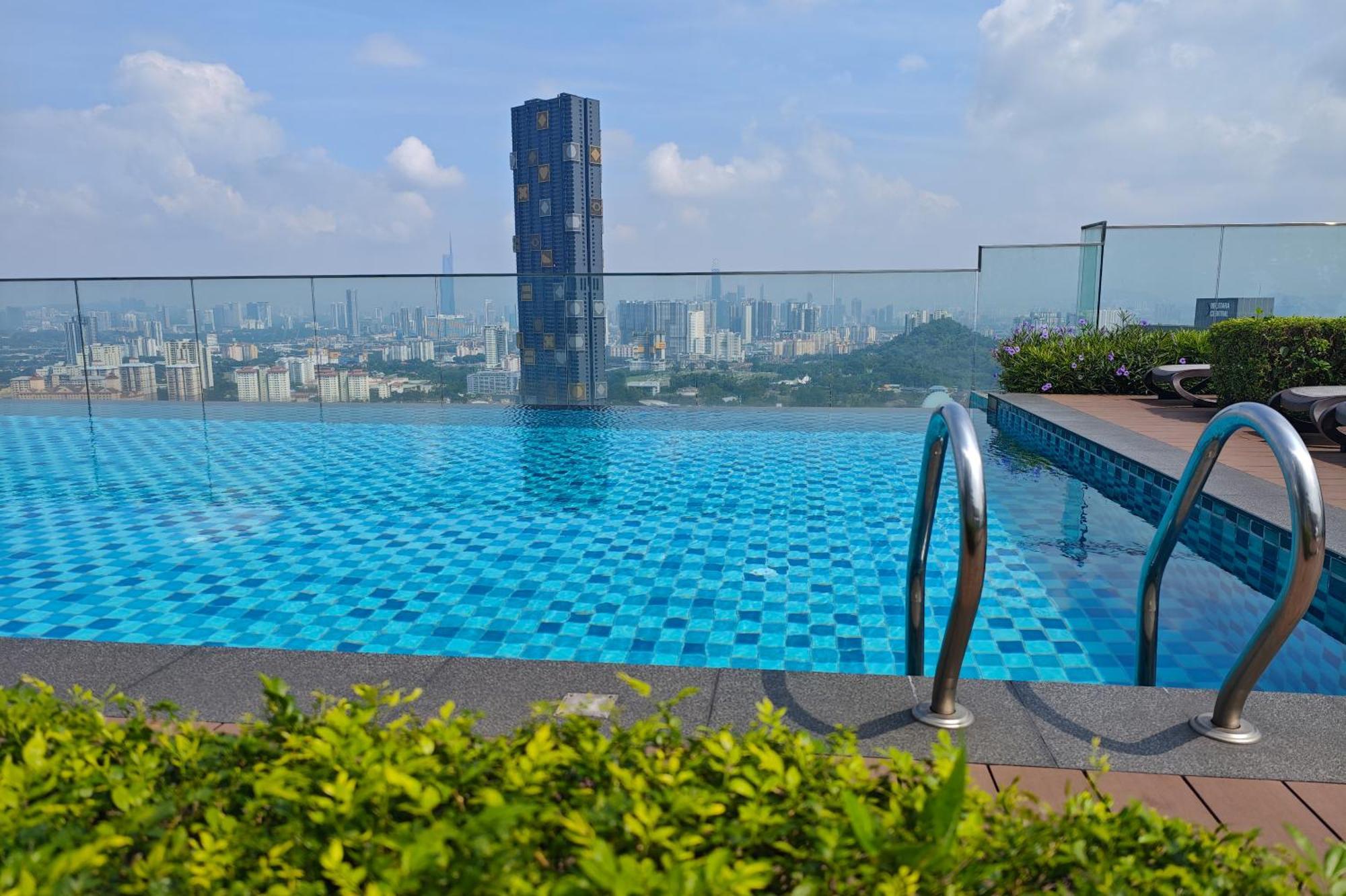 2rooms 4pax Link Mall Mrt#kl #jhouse#ekocheras#malaysia Pangsapuri